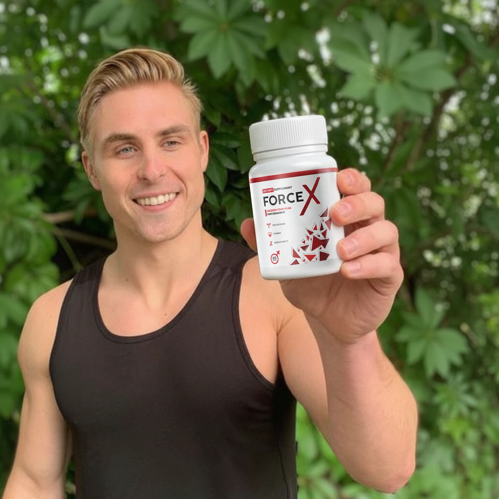 Uomo che assume le capsule Force X per supportare la performance e il benessere.