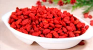Immagine ravvicinata delle bacche di Goji, un ingrediente essenziale di IdealFit